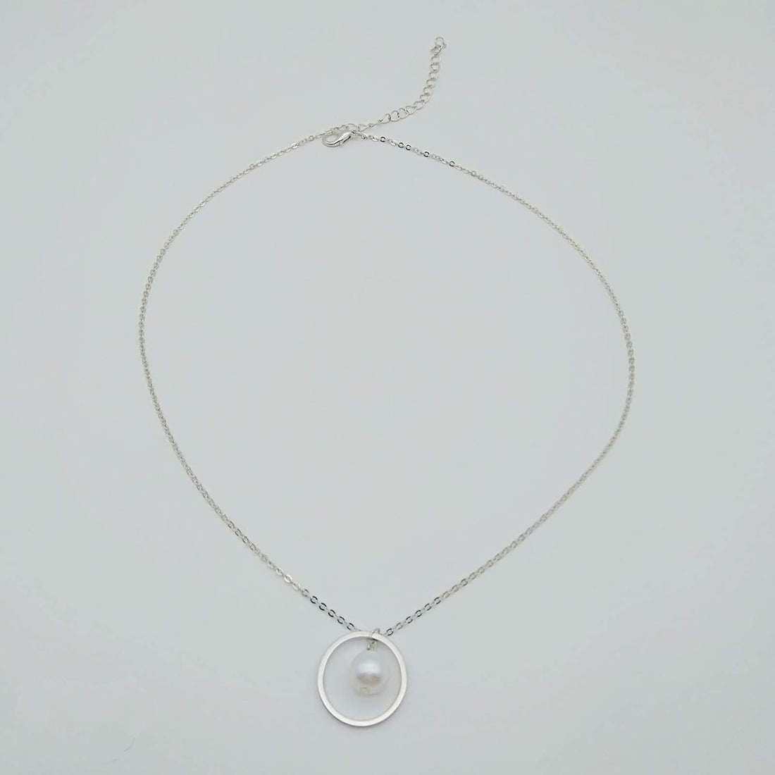 Fashion Pearl Necklace Chain Simple Hollow Ring Pearl Pendant Necklace Jewelry Accessories for Women and Girls