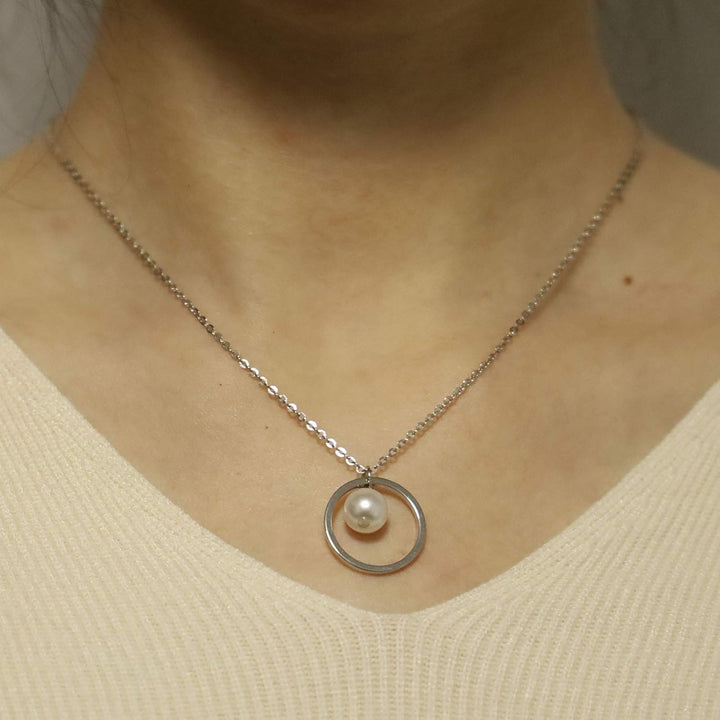 Fashion Pearl Necklace Chain Simple Hollow Ring Pearl Pendant Necklace Jewelry Accessories for Women and Girls