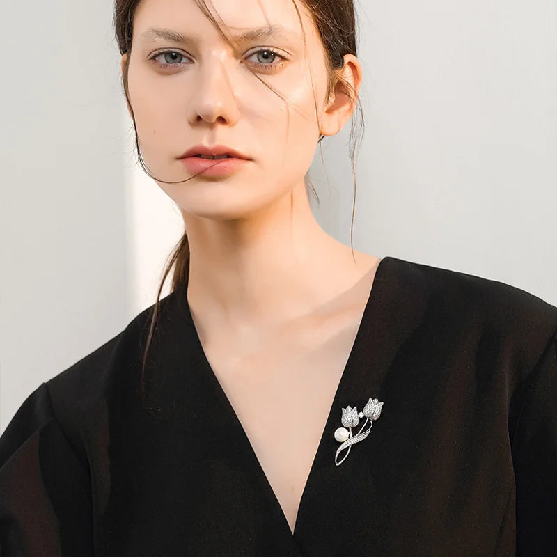 Advanced Luxury 2023 New Tulip Flower brooch Elegant Design Sense Rose White Stone Jewelry